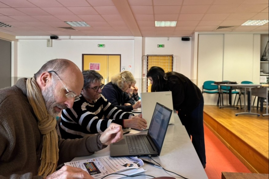 Apprendre le numérique pour faciliter le quotidien des seniors à Nay